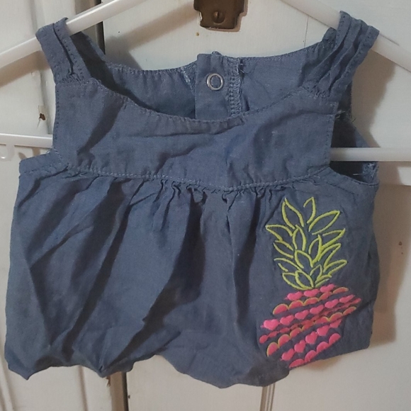 3 piece shorts and 2 tops - Picture 3 of 4